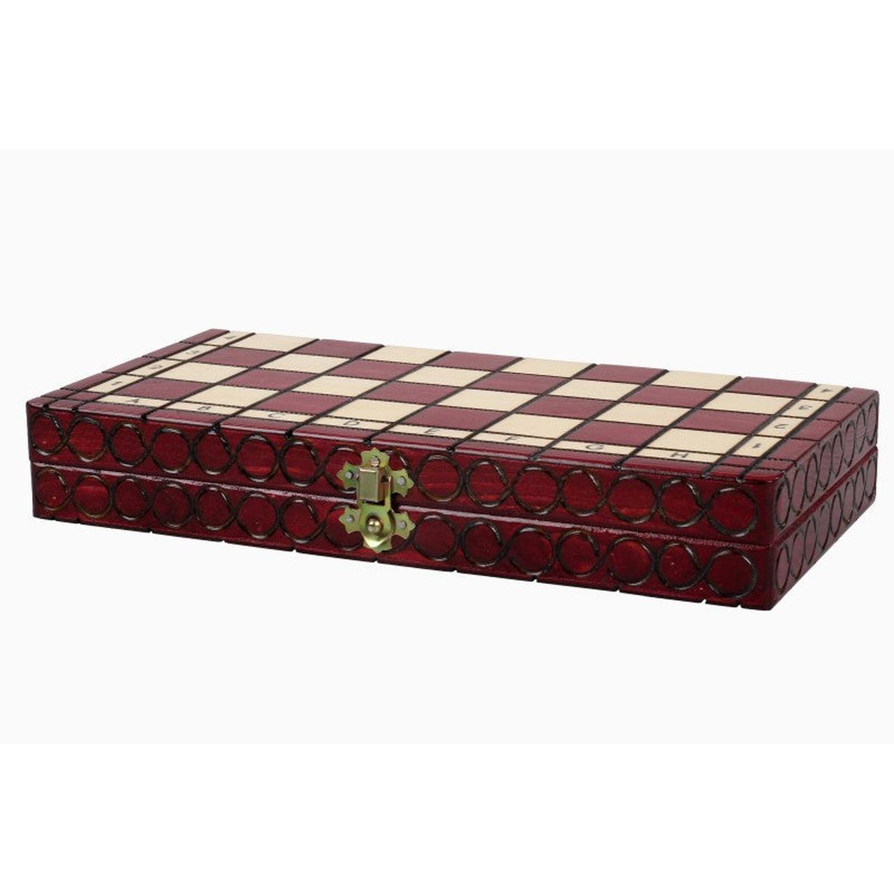 <tc>KING'S RED Chess Set</tc>