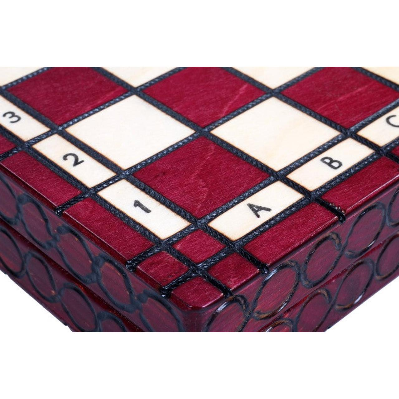 <tc>KING'S RED Chess Set</tc>