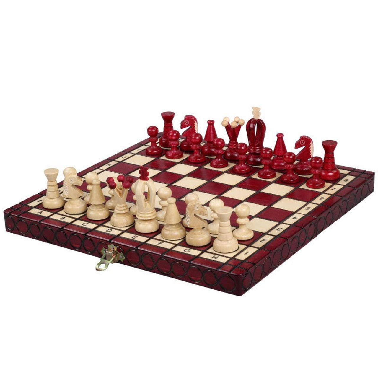 <tc>KING'S RED Chess Set</tc>