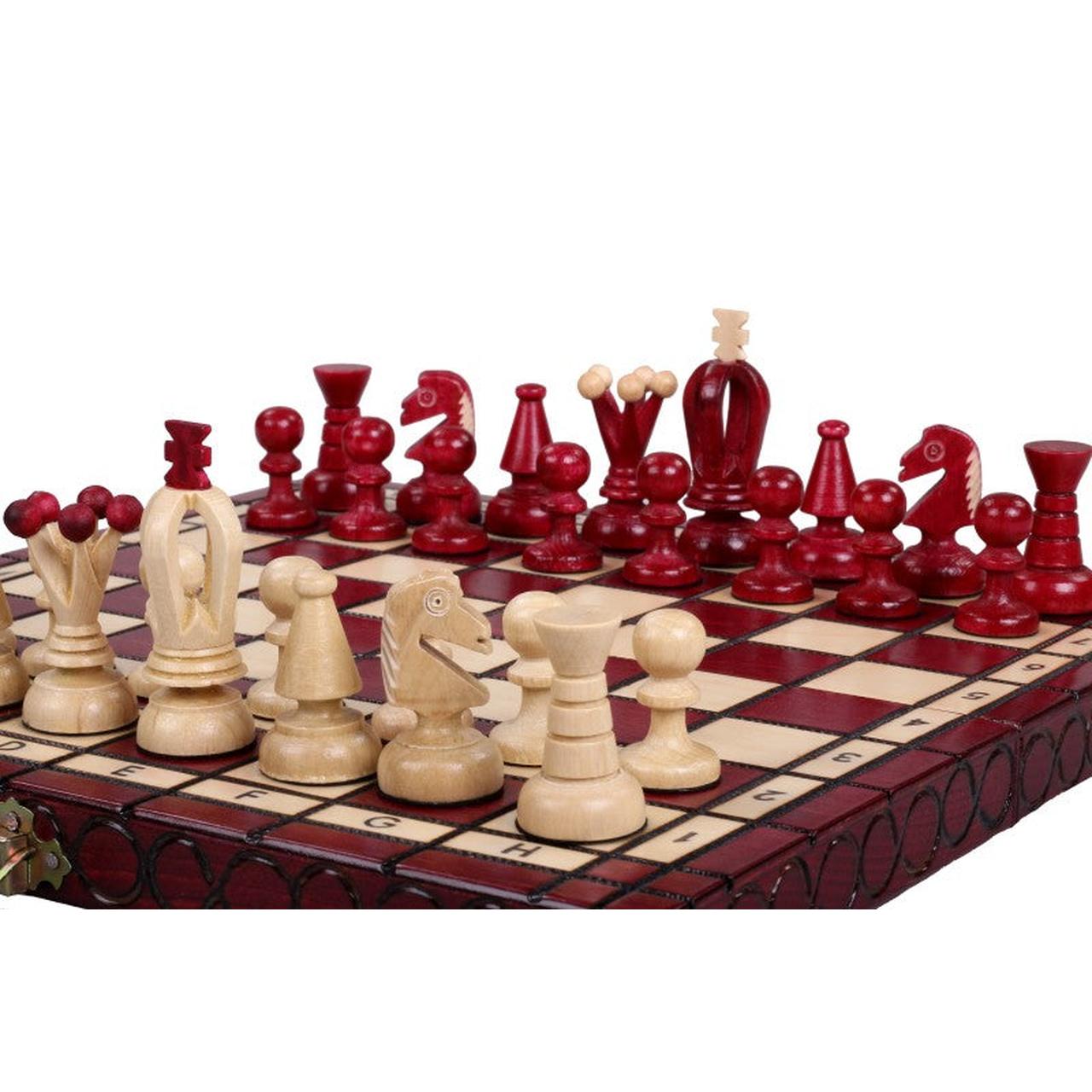 <tc>KING'S RED Chess Set</tc>