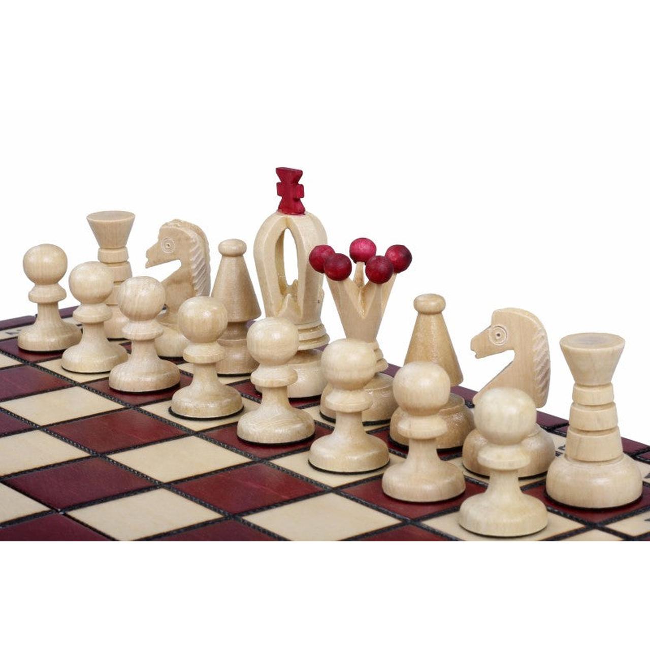 <tc>KING'S RED Chess Set</tc>