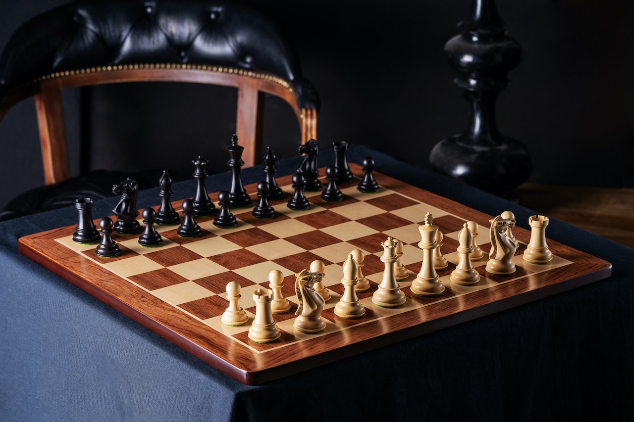 Chess Board LUX & Chess Pieces ENGLISH STALLION